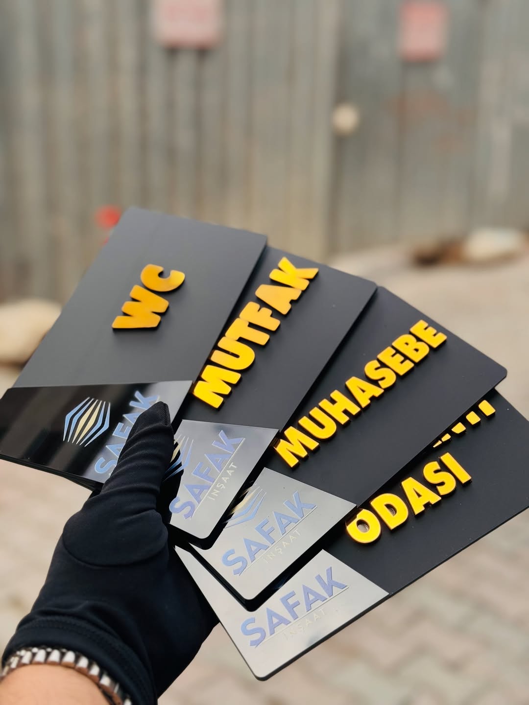 İşletmelere Özel 3D Kapı ve Yönlendirme Levhası | Lazer Kesim – Şık ve Dayanıklı Tasarım